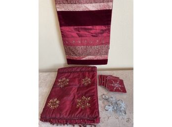 Holiday Table Runners, Coasters & Napkin Rings