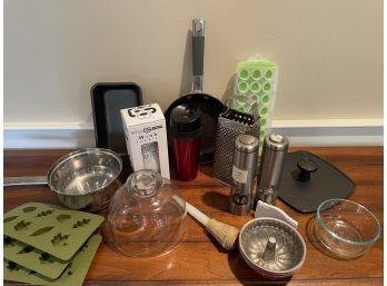 Lot Of Kitchen Cookware & Bake Ware