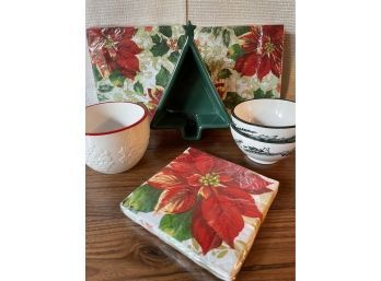 Lot Of Holiday Dishes & Napkins