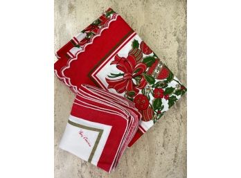 Vintage  Christmas Tablecloth  & Napkins