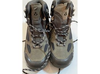 (BRAND NEW) Men's Gore-Tex/'vasque' Hiking Boots  (size 8.5M)