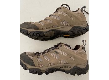 'Merrell' Suede Trekking Shoes - Mens Size 9 - Vibram Sole - Lightly Used