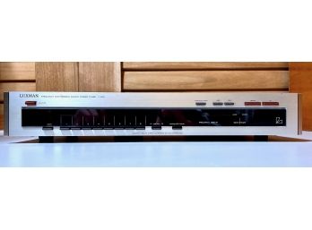 Luxman T-240 Frequency Synthesized AM/FM Stereo Tuner