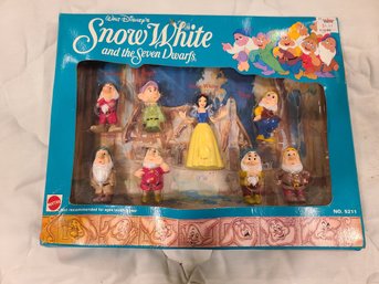 New Old Stock Walt Disney Snow White And The 7 Dwarfs Miniature Figures