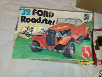 '32 FORD ROADSTER AMT A132 25th Anniversary 1/25 Scale