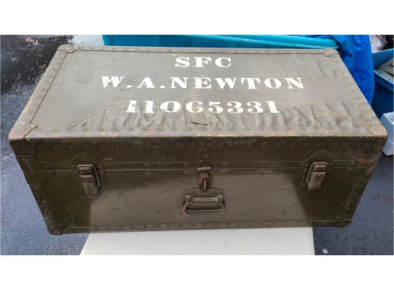 ANTIQUE WW2 MILITARY FOOT LOCKER Constructed In 1949 For The 242 Artillery  Division #2280
