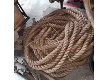 LARGE SECTION OF INDUSTRIAL STRENGTH TOW ROPE