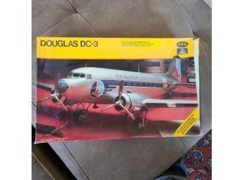 NEW OLD STOCK 1982 DOUGLAS DC-3 MODEL1/72  KIT IN ORIGINAL  BOX, 1982  TESTOR / ITALERIE #879