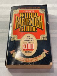 World Bartender Guide - Mass Market Paperback By Bob Sennett