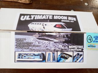 NEW ULTIMATE MOON BUS Model KIT Monsters In Motion 16'