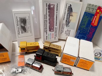 NEW Vintage Model Train Kits Locomotives Cars Truck Santa Fe Roundhouse