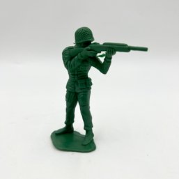 Vintage 5 Inch Green Army Plastic Figure - 1950s/60s