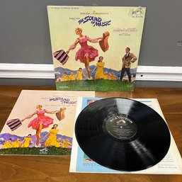 THE SOUND OF MUSIC - ORIGINAL SOUNDTRACK & STORYBOOK - 1965 RCA Victor Records Vinyl LP (LOCD-2005)