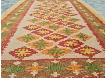 Hand Knotted Kilm Rug 53'x39'.   #4440