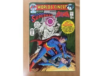 1 Comic Lot:  World's Finest Comics #202