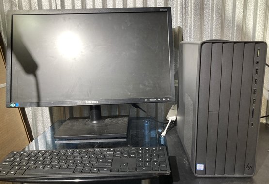 HP ENVY Desktop Computer Model TE01-001 With Samsung S24C200 23.6' Screen LED-Lit Monitor & Keyboard Powers On