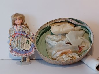 108/500 Limited Edition Robin Woods Doll - Carrie - In Oval Box With Add'l Clothes