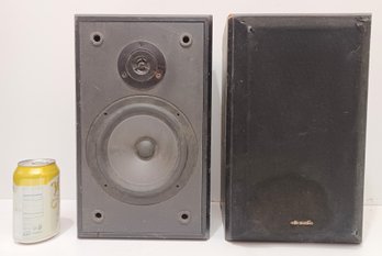 Polk Audio Pair (2) Of Two Way Compact Bookshelf Speakers Working Condition Sound Great! Only 1 Grille