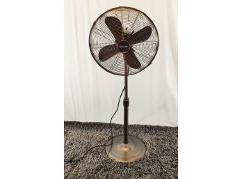 Vintage-style Pelonis Oscillating Fan