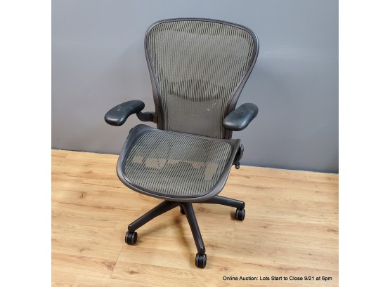 Herman Miller Aeron Chair Size Large (three Dot)
