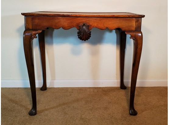 Queen Anne Period Occasional Table With Shell Motif On Apron