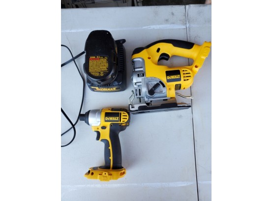 Dewalt 18V DC330 Cordless Variable Speed Saw.  DC826 1/4' Drill Driver, One Battery One Charger