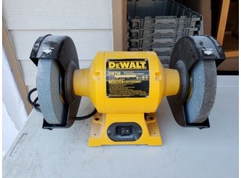 Dewalt DW758 Heavy Duty 8' Dual Bench Grinder