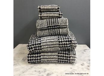 Lot Of Ralph Lauren Black And Gray Hounds Tooth Print Towels