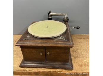 Antique Victor Victrola VV-VI Talking Machine Tabletop Phonograph With Oak Case