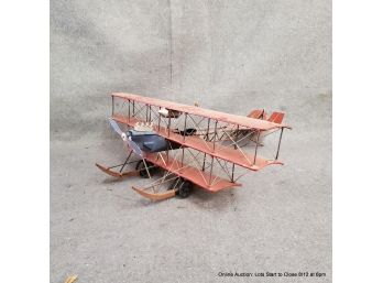 Vintage-Style Metal Model Tri-plane