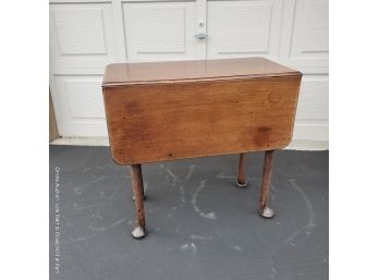 Late 18th Or Early 19th Queen-anne-style Mahogany Gate-leg Dropleaf Side Table With Slipper Feet