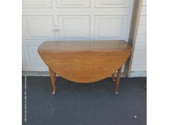 Antique Queen Anne-style Dropleaf Gateleg Dining Table With A Single Drawer