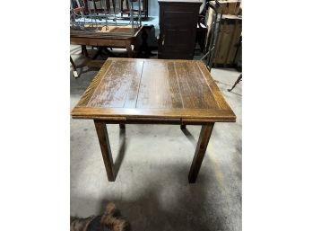 Antique Oak Table With 2 Pull Out Leaves.