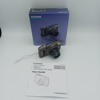 Fujifilm Finepix T200 Digital Camera & Charger