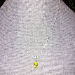 Avon Silvertone Green Pendant Necklace