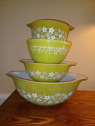 Pyrex Daisy Bowl Set X4 Green