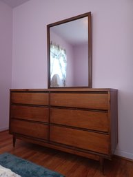 Mid Century Broyhill Dresser W Mirror