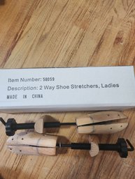 2 Way Ladies Shoe Stretcher & Box