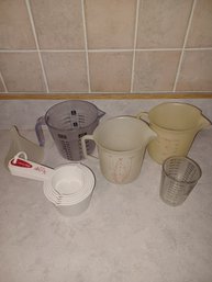 Mixed Sizes Measuring Cups