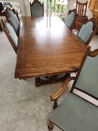 Vintage Dinning Table With 2 18' Leaves And 6 Chairs