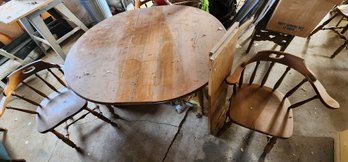 Round Dining Table With 3 Leaves And 4 Chairs