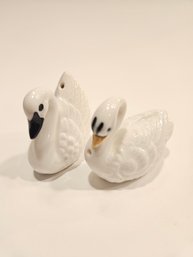 Vintage Japan Swans Salt And Pepper Shakers