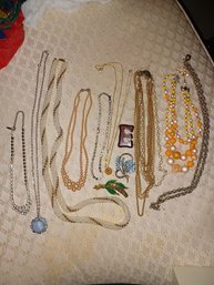 Vintage Jewelry Necklaces & Brooches