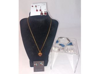 Earrings,necklace & Bracelet Lot