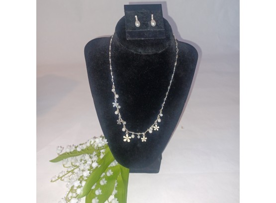 White Floral & Faux Pearl Necklace & Earring Set