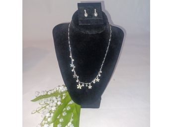 White Floral & Faux Pearl Necklace & Earring Set