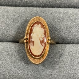 002 10k Gold Vintage Shell Cameo Ring Size 6, 1 Gram