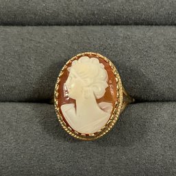007 14k Gold Vintage Shell Cameo Ring Size 5.5, 2 Grams