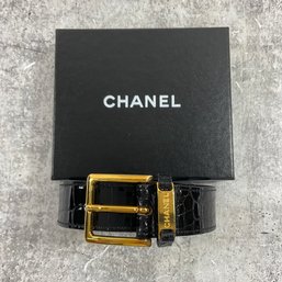 083 Vintage Chanel Gold Tone Black Italian Leather Womens Belt Size 70/28 With Original Box