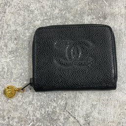 093 Vintage Chanel Black Leather Wallet/Card Holder With Gold Tone Hardware